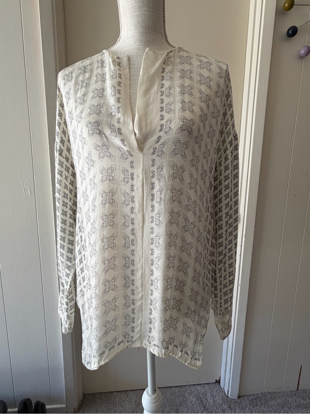 Vince silk geometric print tunic blouse, size medium
